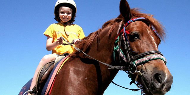 Kids pony ride at domaine de etoile (5)